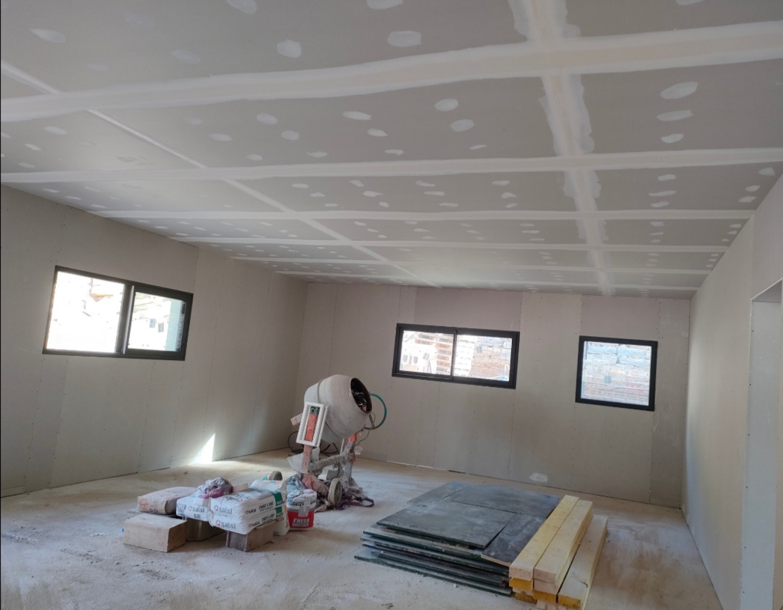 Plaquiste jointeur pour faire les joints des murs en placo à Hyères Var