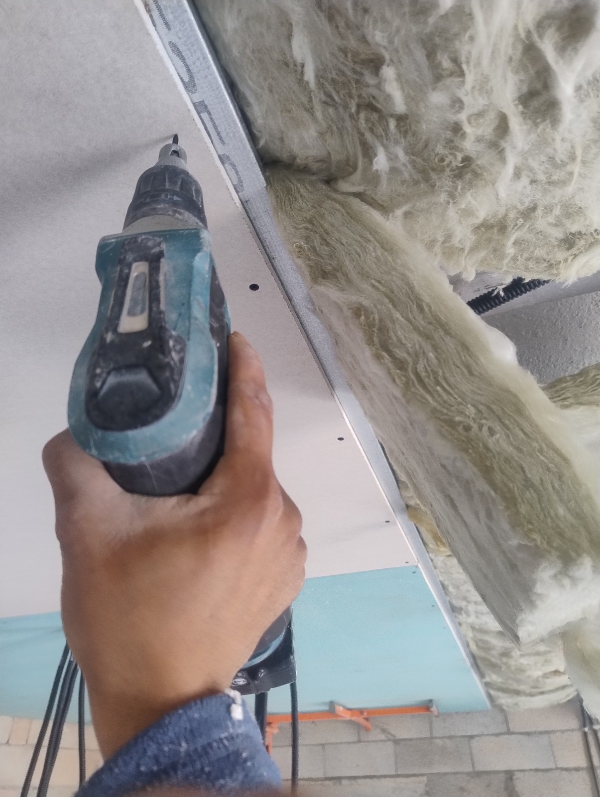 Pose de Panneaux Acoustiques Muraux Tissés – Hyères et secteur Toulon/Bandol