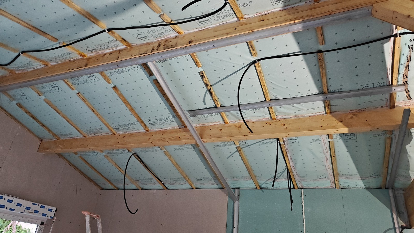 entreprise de Maison bois à Hyères proche du Lavandou, structure bois, isolationentrprisse  Maison bois à Hyères proche du Lavandou, structure bois, isolation naturelle, ossature métallique et placo pour performance thermique durable