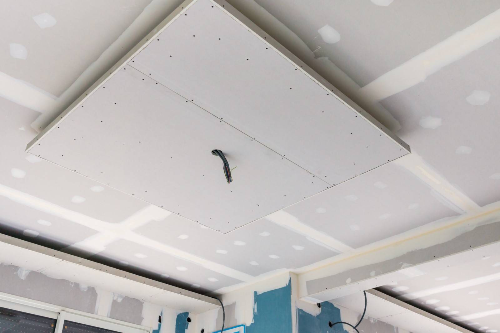 Plaquiste pour fabriquer niche pour meuble dans du placo à Toulon Var