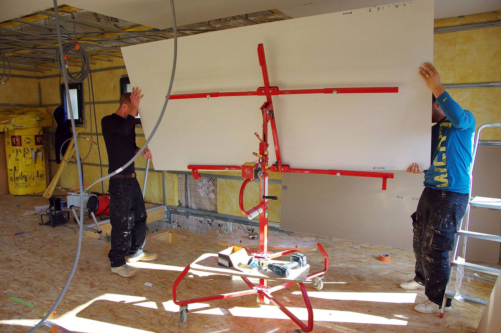 Pose de faux plafond avec isolation thermique à Hyères et La Londe – Artisan plaquiste dans le Var (83)