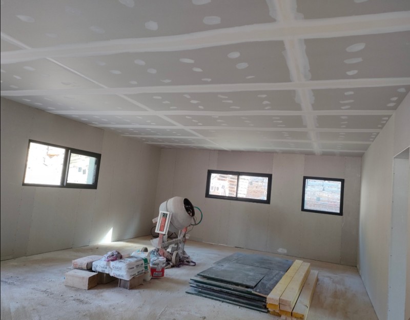 Plaquiste jointeur pour faire les joints des murs en placo à Hyères Var