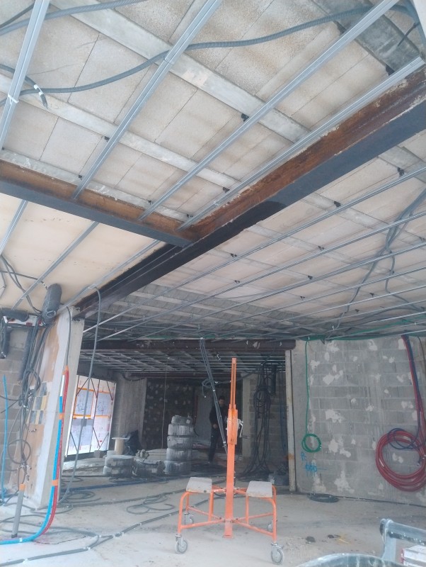 Travaux d'isolation thermique avec pose de faux plafond suspendu à Toulon