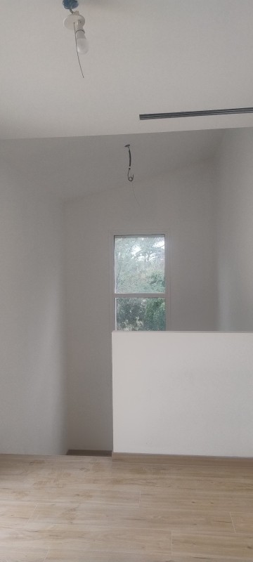 Travaux de faux plafond avec cloison et peinture blanc mat à Hyères