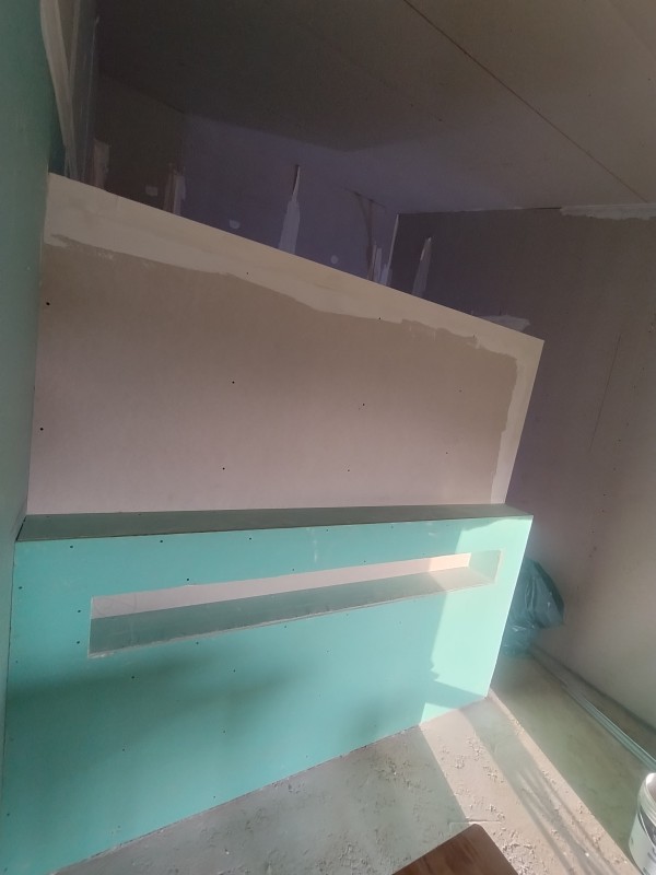 niche en placo douche décoration et création au Rayol-Canadel-sur-Mer, près du Lavandou et La Londe-les-Maures, pour un intérieur élégant.
