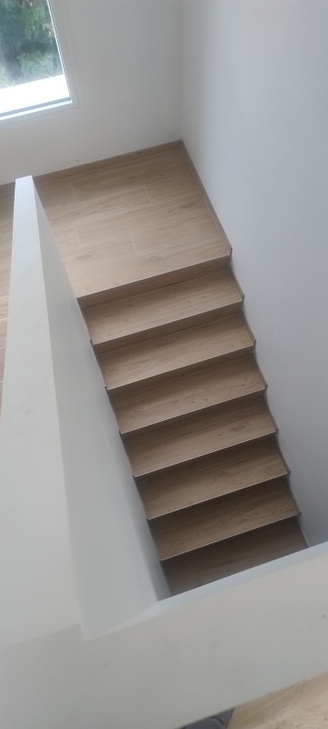 Travaux de faux plafond avec cloison et peinture blanc mat à Hyères