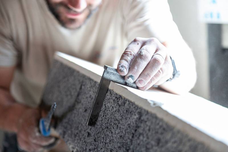 Rénovation intérieure avec faux plafond placo et spots encastrés par plaquiste certifié au Lavandou