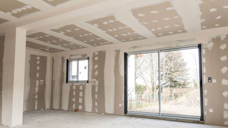 Pose de faux plafond décoratif avec éclairage LED par plaquiste expérimenté à Bormes-les-Mimosas