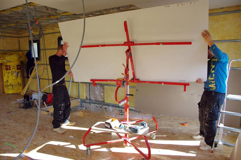 Pose de faux plafond en placo avec isolation thermique intégrée à Hyères dans le Var 83 – Artisan plaquiste à La Londe près du Lavandou